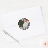 Paarse Daisy trouwstickers Uw foto Ronde Sticker (Envelop)