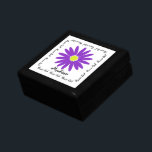 Paarse Daisy Wedding Keepsake Cadeaudoosje<br><div class="desc">Gewoon een madeliefje,  paarse madeliefje met aanpasbare tekst. Een geweldige aandenken voor bloem meisje en bruidsmeisje geschenken.</div>