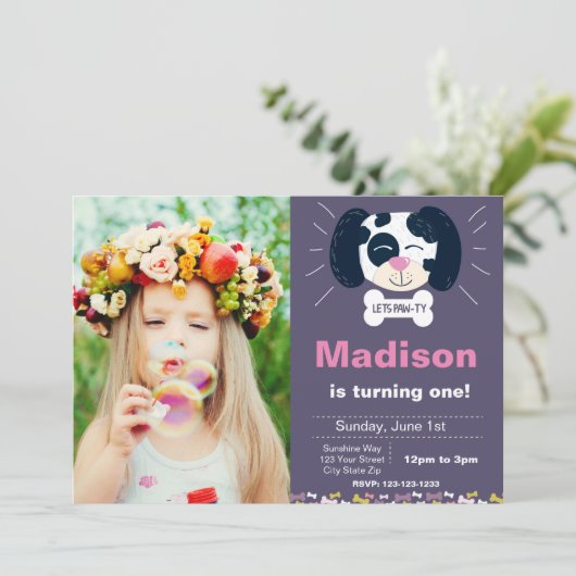 Paarse Dalmatian Birthday Uitnodiging met foto (Staand voorkant)