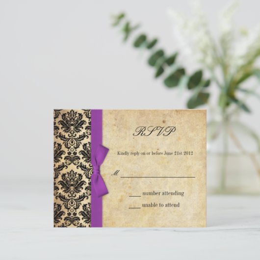 Paarse Damask Bow Wedding RSVP (Staand voorkant)