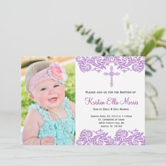 Paarse Damask Christening Baptism Uitnodiging (Staand voorkant)