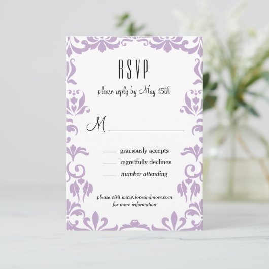 Paarse Damask Elegant Calligraphy RSVP Card (Staand voorkant)