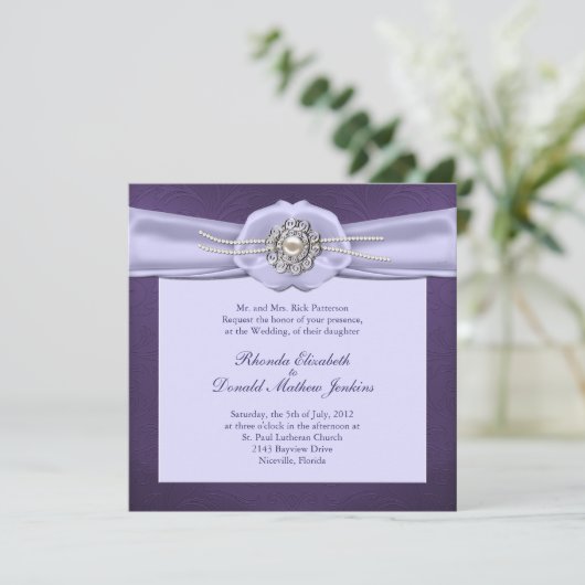 Paarse Damask en Pearls Wedding Invitation Kaart (Staand voorkant)