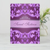 Paarse Damask & Tiara Sweet16 Verjaardag Uitnodige Kaart (Staand voorkant)
