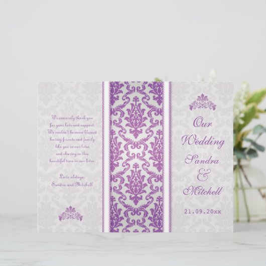 Paarse damesvraag over het zilveren weddenschap-pr (Staand voorkant)