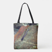 Paarse Damselfly gooit de rots dicht Tote Bag (Achterkant)