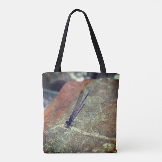 Paarse Damselfly gooit de rots dicht Tote Bag (Achterkant)
