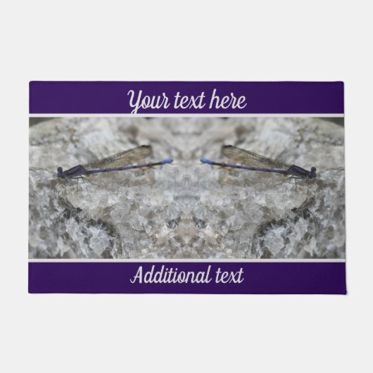 Paarse Damselfly on Quartz Rock op maat Deurmat (Voorkant)