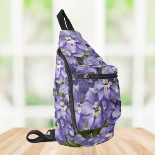 Paarse Delphinium Bloesems Bloemstuk Sling Bag
