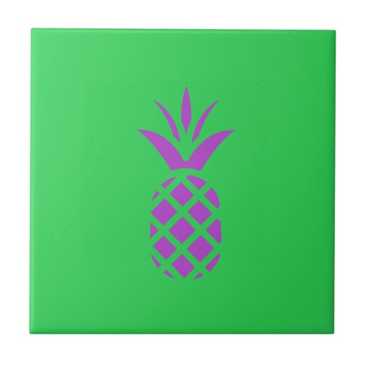 Paarse dennenappel in het groen. tegeltje (Voorkant)