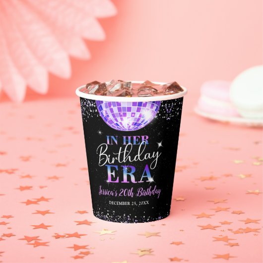 Paarse disco in haar verjaardagsfeestje papieren bekers (Insitu)