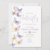 Paarse doorzichtige kleine vlinder draait er een kaart (Voorkant)