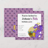 Paarse dragon cartoon verjaardagsuitnodigingen kaart (Voorkant / Achterkant)