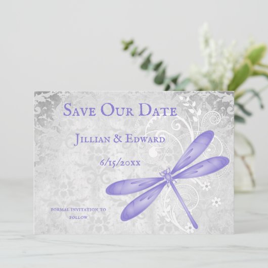 Paarse Dragonfly bewaart de datum aankondiging (Staand voorkant)