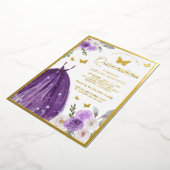 Paarse dress Floral Butterfly Quinceanera Gold Folie Uitnodiging (Gedraaid)