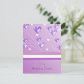 Paarse drijvende harten uitnodiging op feestdag (Staand voorkant)