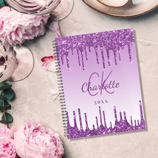 Paarse druppels violet monogram 2026 planner