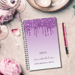 Paarse druppels violet monogram naam 2025 planner<br><div class="desc">Een paarse,  violette gradiëntachtergrond met diep paarse druppels,  verfdruppelende look. Personaliseer en voeg een jaar (elk jaar) een naam en een titel toe. De naam is geschreven in het paarse schrift met een handschrift. Perfect voor zaken,  school,  dagboek,  werk of het organiseren van uw persoonlijke / gezinsleven.</div>