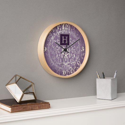Paarse Elegante Bloei Monogram Klok (Kantoor)