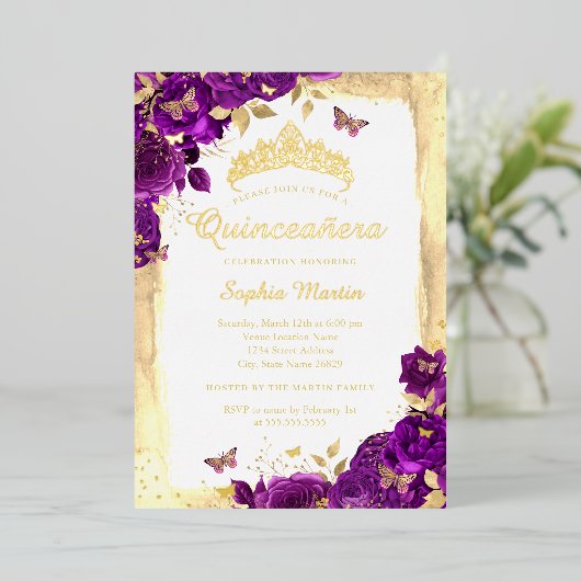 Paarse Elegante Bloemenvlinder Quinceanera Folie Uitnodiging (Staand Voorkant)