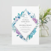 Paarse en blauwe bloemen huwelijksuitnodiging kaart (Staand voorkant)
