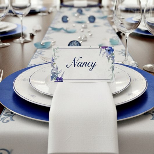 Paarse en blauwe bruiloft plaatskaartje