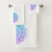 Paarse en blauwe mandala bad handdoek (Insitu)
