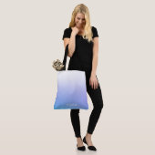 Paarse en blauwe ombre-design tote bag (Op model)