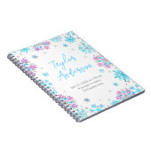 Paarse en Blauwe Sneeuwvlokken Geboortestatistieke Notitieboek (Rechterzijde)