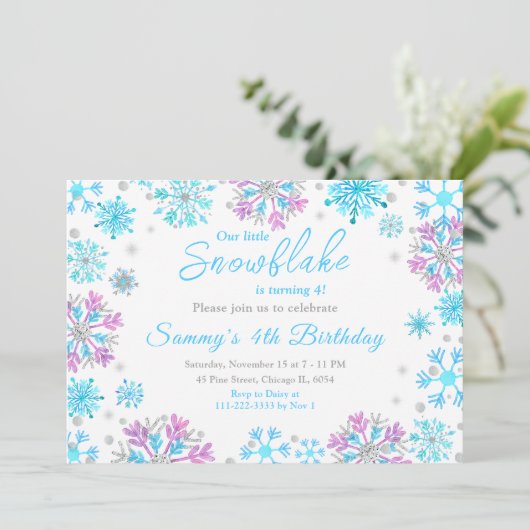 Paarse en Blauwe Sneeuwvlokken Verjaardagsfeest Kaart (Staand voorkant)