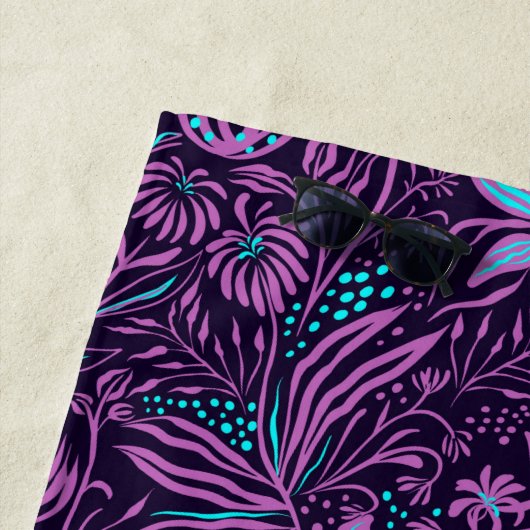 Paarse en blauwe tropische bloemen | Aangepast Strandlaken (In situ)