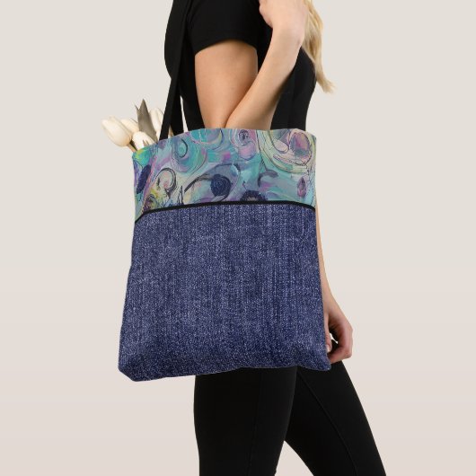 Paarse en blauwe zwammen en denim tote bag (Dichtbij)