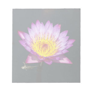 Paarse en gele Lotus met Dragonfly Nymph Notitieblok