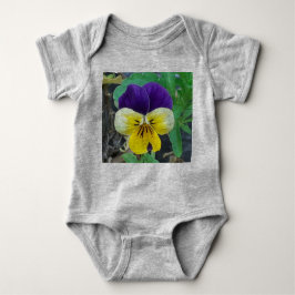 Paarse en gele violen romper