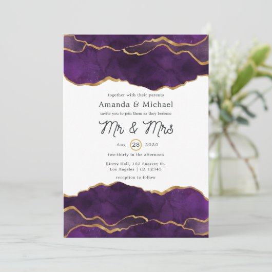 Paarse en goudbruiddweddenschappen kaart (Staand voorkant)