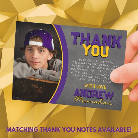 Paarse en gouden Chalkboard Afstuderen Aankondigin Kaart