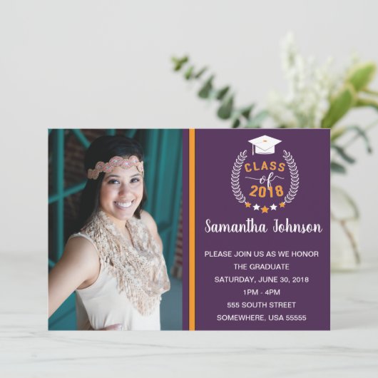 Paarse en gouden / gele afstudeerfeest uitnodigen kaart (Staand voorkant)