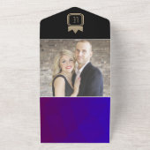 Paarse en gouden monogram bruiloft all in one uitnodiging (Buitenkant)