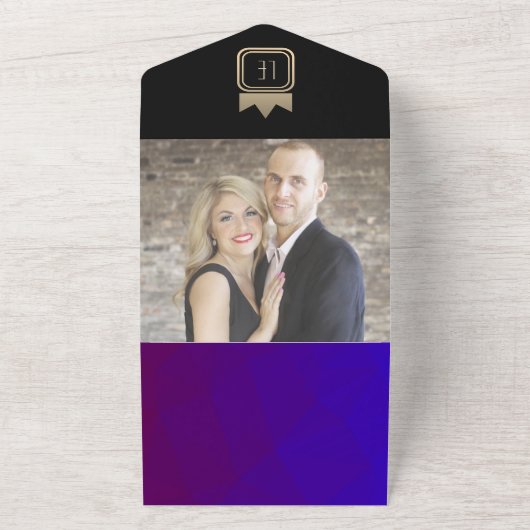 Paarse en gouden monogram bruiloft all in one uitnodiging (Buitenkant)