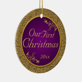 Paarse en gouden "Onze eerste kerstdag"-versiering Keramisch Ornament (Rechts)