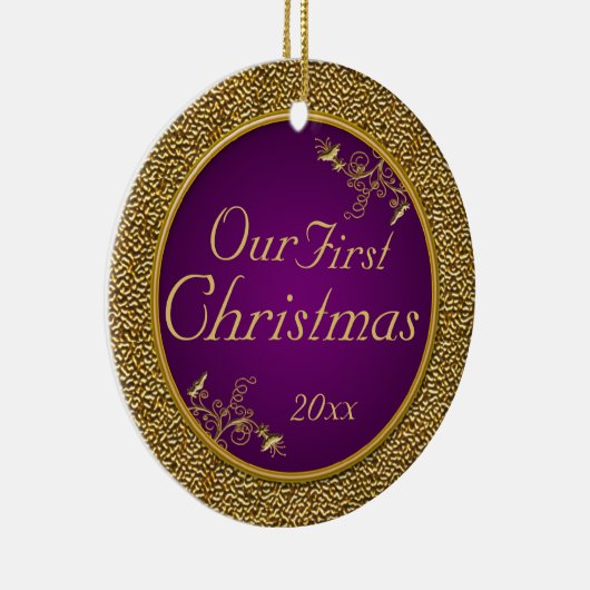 Paarse en gouden "Onze eerste kerstdag"-versiering Keramisch Ornament (Rechts)