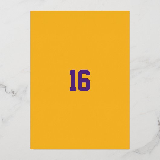 Paarse en gouden Varsity Style Swag 16 Verjaardag Folie Uitnodiging (Achterkant)