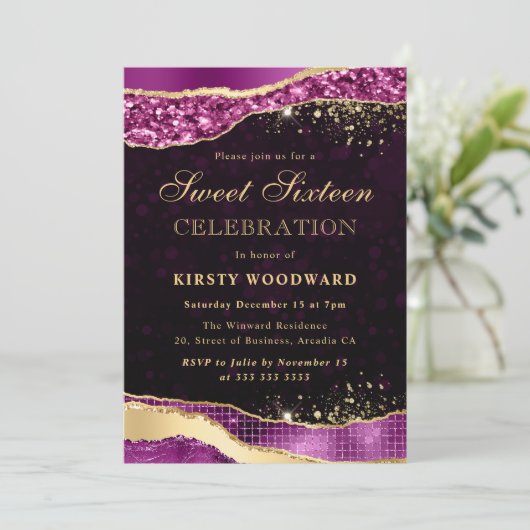 Paarse en goudglitterscheuren zoete zestien kaart (Staand voorkant)