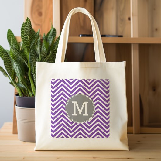 Paarse en grijze Chevron Pattern met monogram Tote Bag