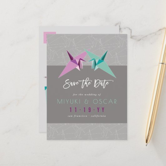 Paarse en groene papieren kranen besparen de datum aankondigingskaart (Voorkant / Achterkant in situ)