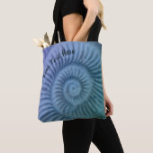 Paarse en groene spiraalvormige Ammonite Fossil Ar Tote Bag (Dichtbij)