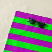 Paarse en groene strepen ontwerp strandlaken (In situ)