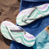 Paarse en groene waterverf teenslippers