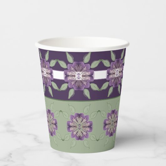 Paarse en lichtgroene papieren bekers (Voorkant)