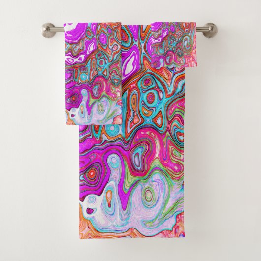 Paarse en Oranje Groovy Abstract Retro Swirl Bad Handdoek (Insitu)